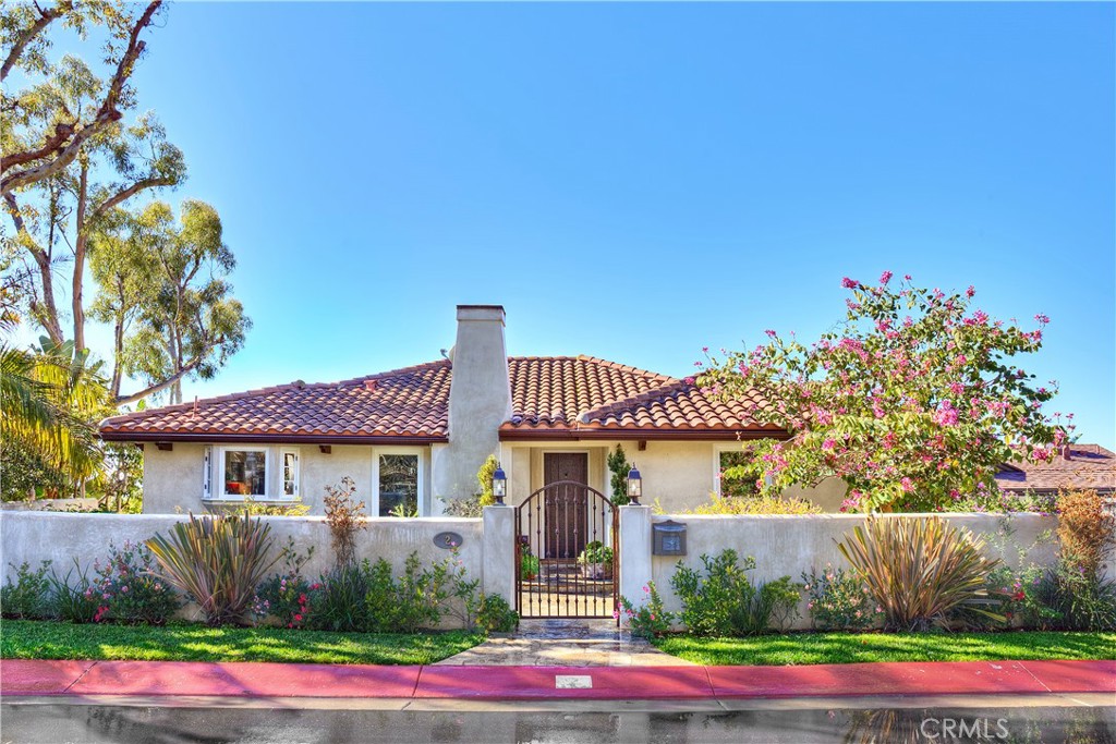 2 N Stonington Road, Laguna Beach CA 92651 - photo 1