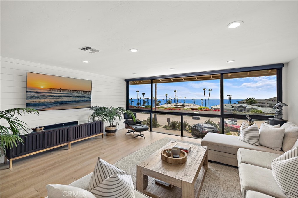 Living room - 20 Blue Lagoon, Laguna Beach CA 92651 - photo 3