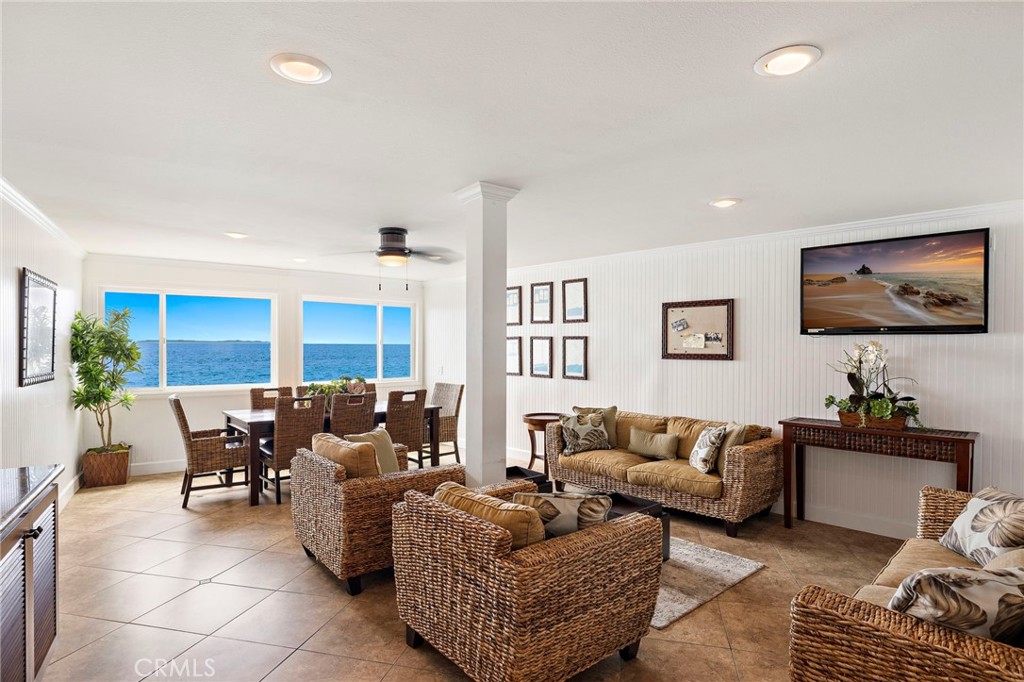 Community room "Seaview Room" - 20 Blue Lagoon, Laguna Beach CA 92651 - photo 19