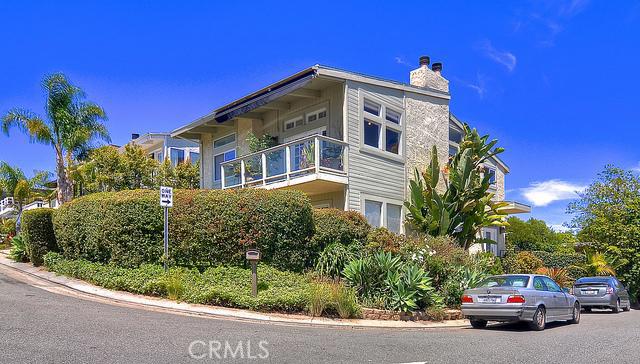 Great corner location, one block to Moulton Meadows Park. - 2020 Cortez, Laguna Beach CA 92651 - photo 1