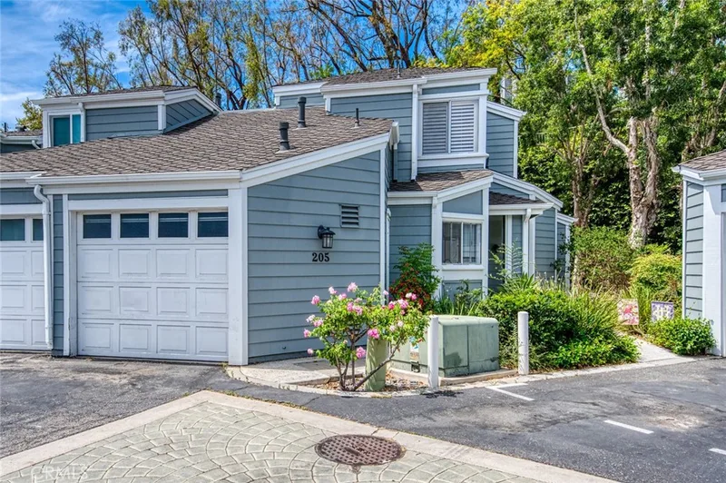 205 Santa Rosa Court, Laguna Beach, CA 92651