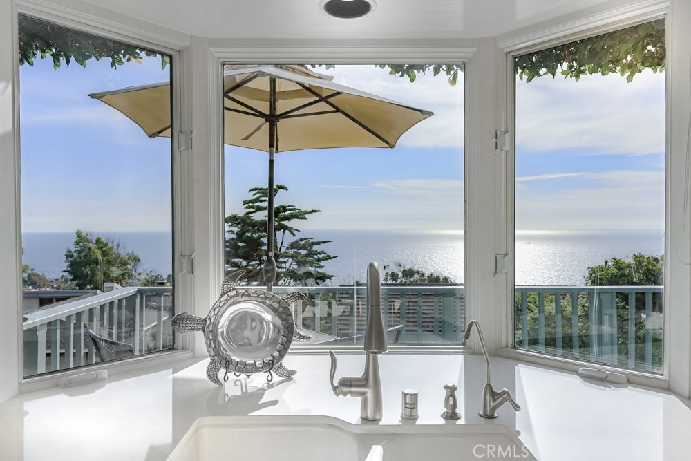 21 N Stonington Road, Laguna Beach CA 92651 - photo 1