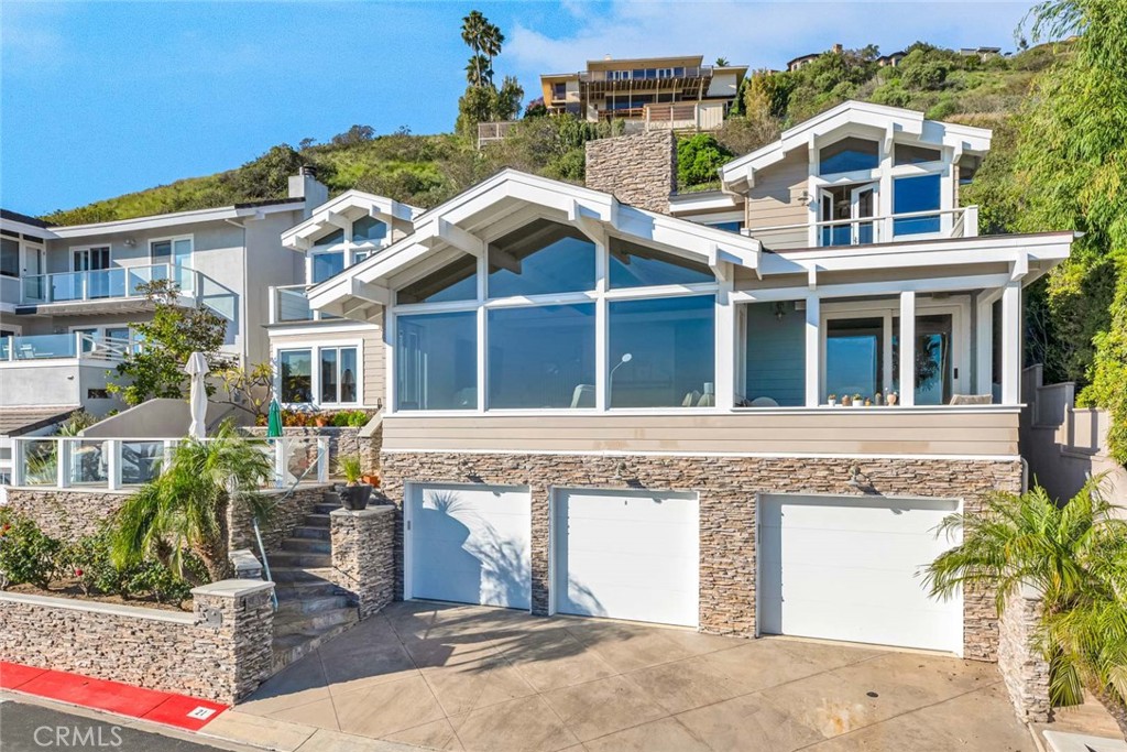 Welcome home to 21 North Vista De La Luna in Three Arch Bay! - 21 N Vista De La Luna, Laguna Beach CA 92651 - photo 1