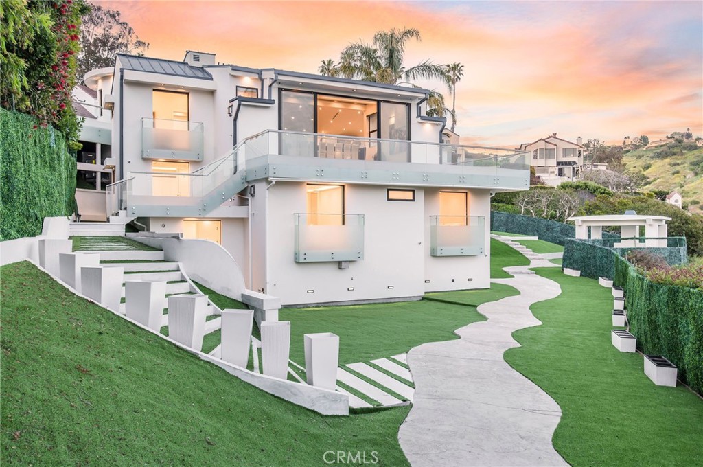 2135 Hillview Drive, Laguna Beach CA 92651 - photo 4