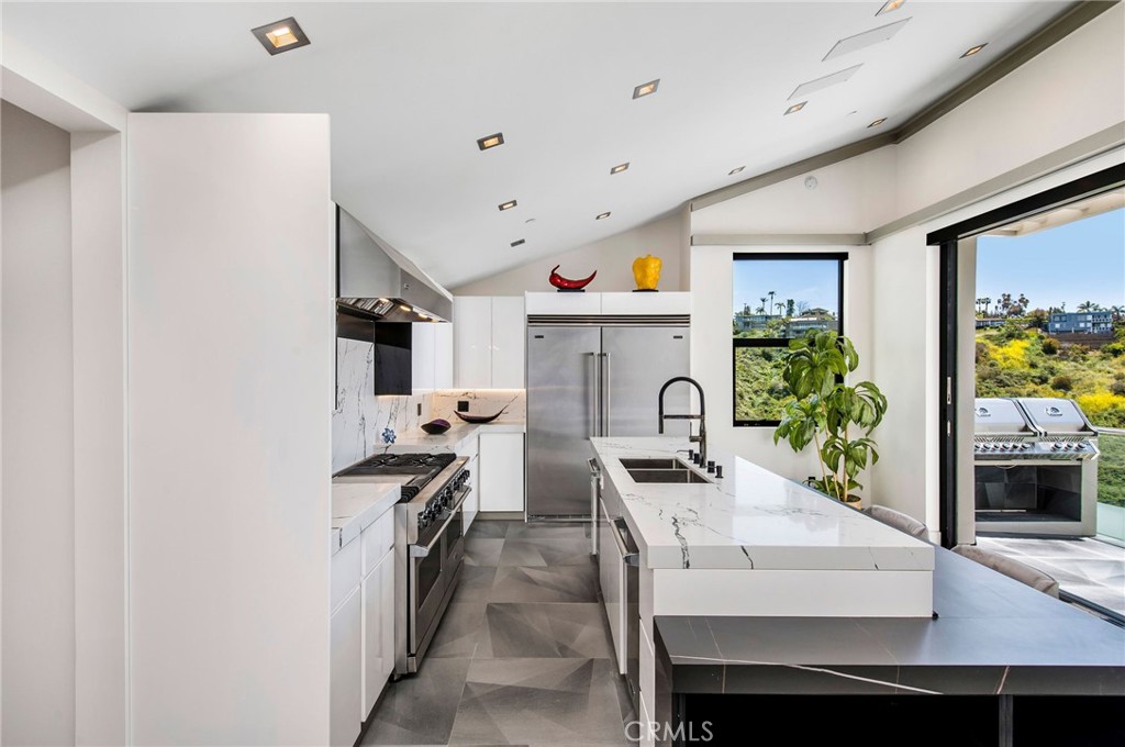2135 Hillview Drive, Laguna Beach CA 92651 - photo 7