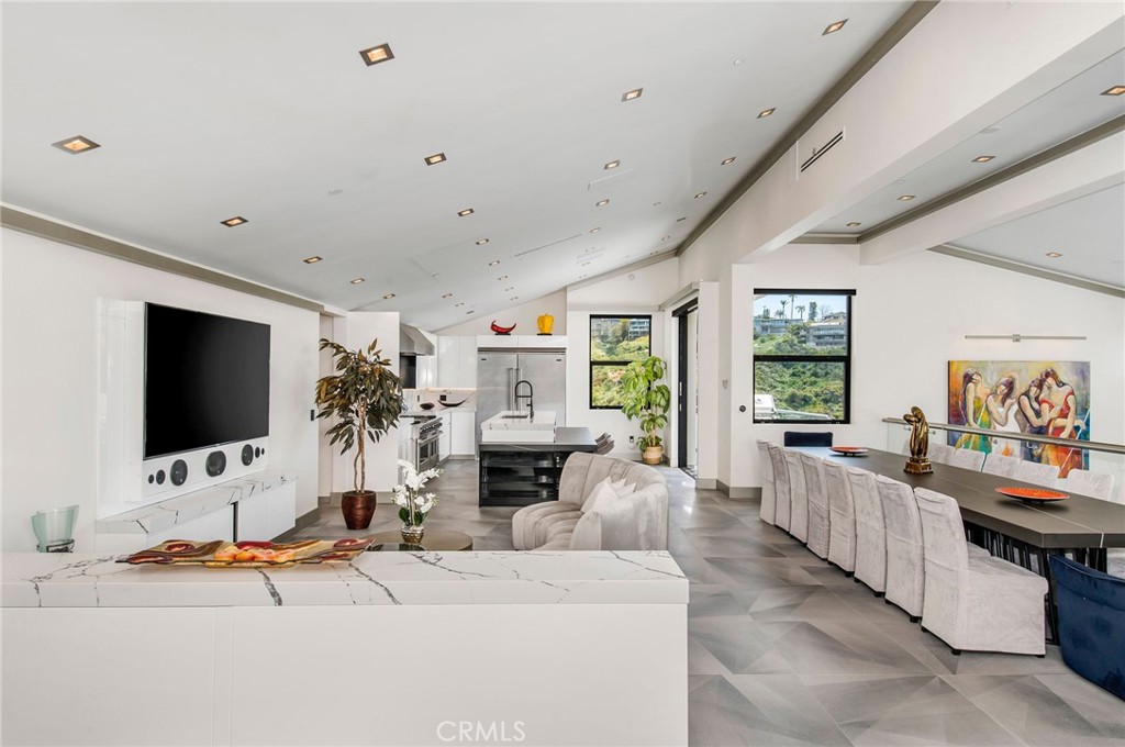 2135 Hillview Drive, Laguna Beach CA 92651 - photo 8