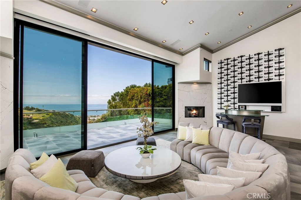 2135 Hillview Drive, Laguna Beach CA 92651 - photo 11