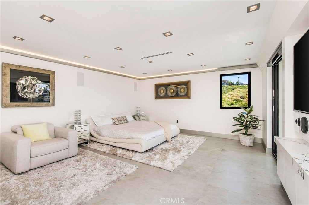 2135 Hillview Drive, Laguna Beach CA 92651 - photo 15