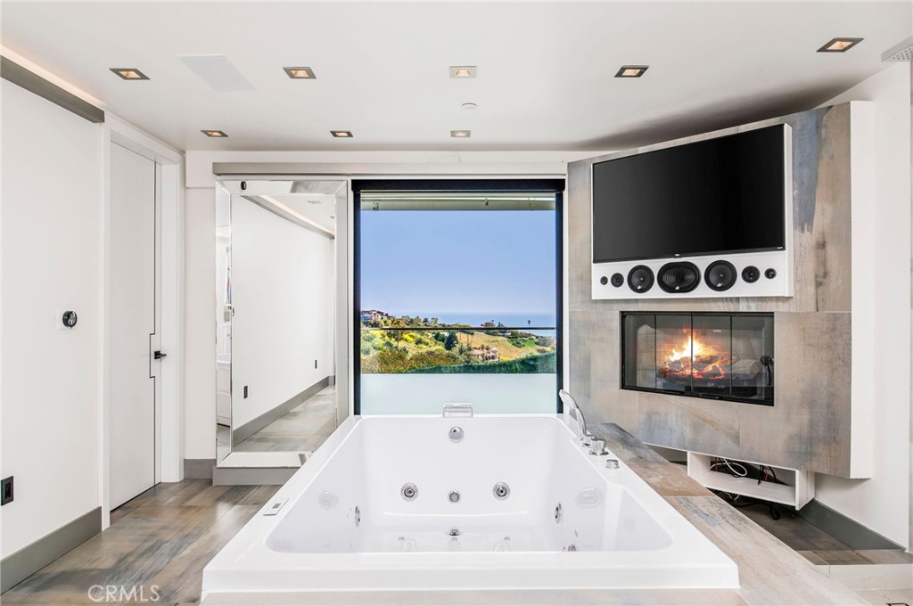 2135 Hillview Drive, Laguna Beach CA 92651 - photo 16