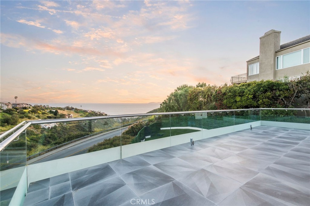 2135 Hillview Drive, Laguna Beach CA 92651 - photo 26