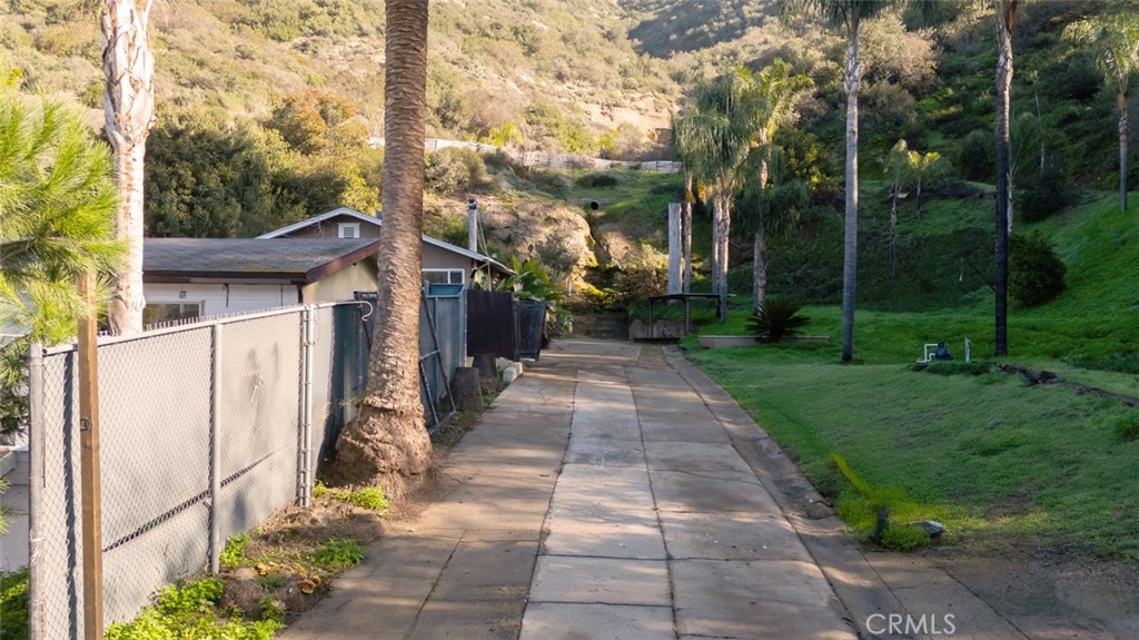 Driveway up to main house - 21431 Stans Lane, Laguna Beach CA 92651 - photo 5