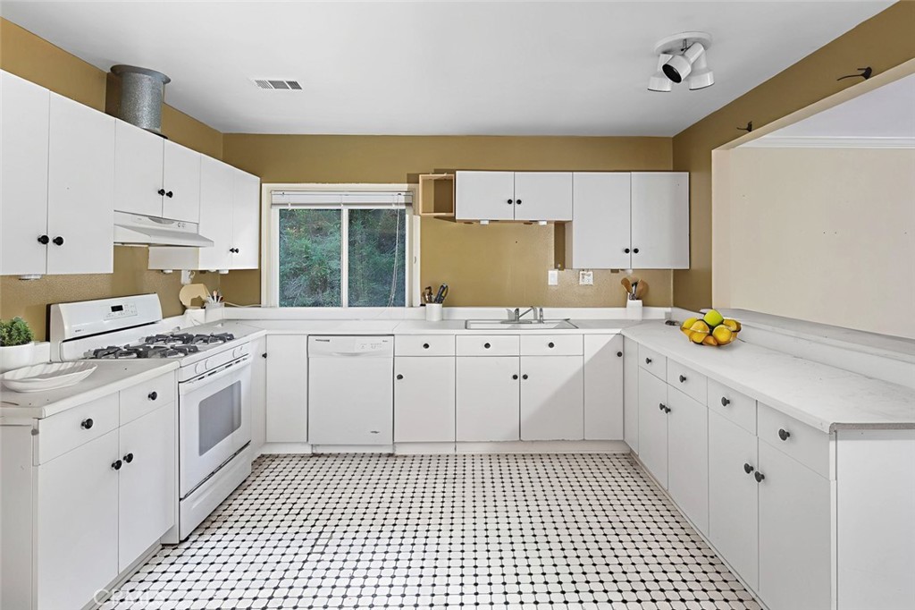Kitchen View - 21431 Stans Lane, Laguna Beach CA 92651 - photo 31