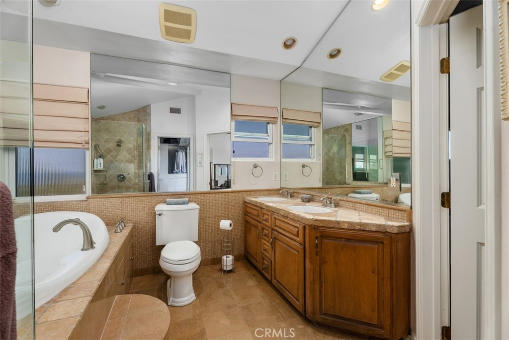Primary bath - 21462 Ocean Vista, Laguna Beach CA 92651 - photo 27