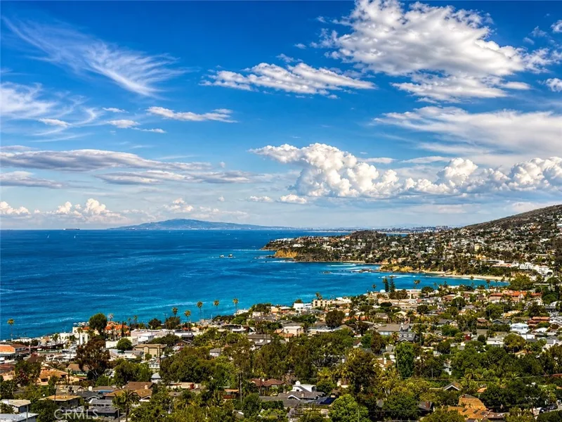 2147 Crestview Drive, Laguna Beach, CA 92651