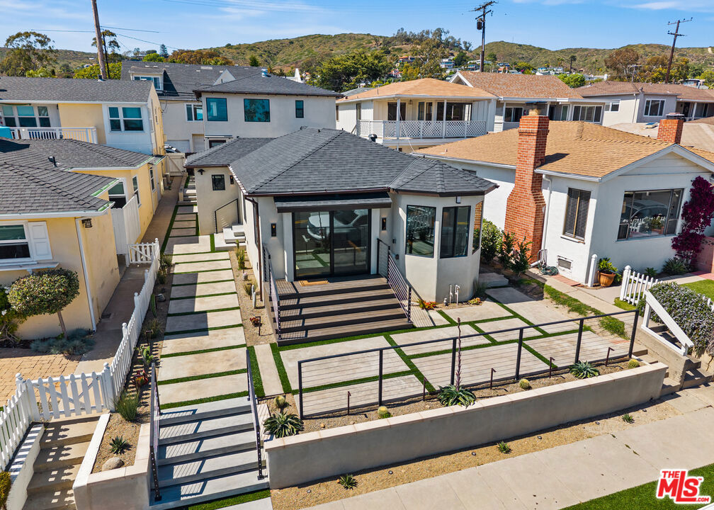 216 Cliff Drive, Laguna Beach CA 92651 - photo 2
