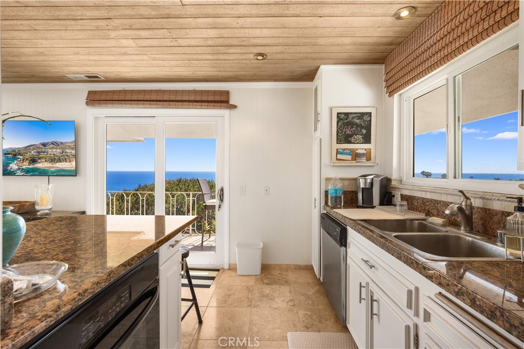 21662 Ocean Vista Drive D, Laguna Beach CA 92651 - photo 13
