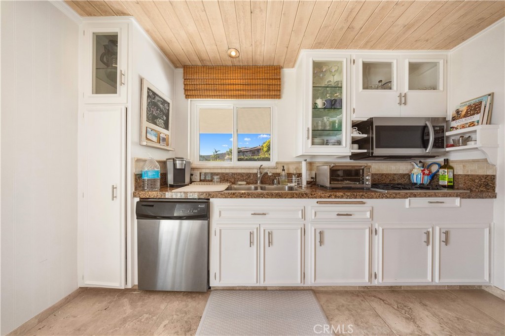 21662 Ocean Vista Drive D, Laguna Beach CA 92651 - photo 14