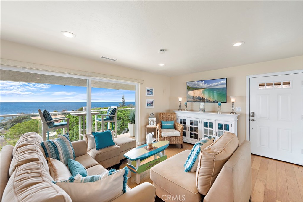 21682 Ocean Vista Drive D, Laguna Beach CA 92651 - photo 3