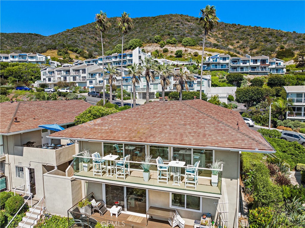 Dedicated upper deck, exclusive to this condo. - 21682 Ocean Vista Drive D, Laguna Beach CA 92651 - photo 18