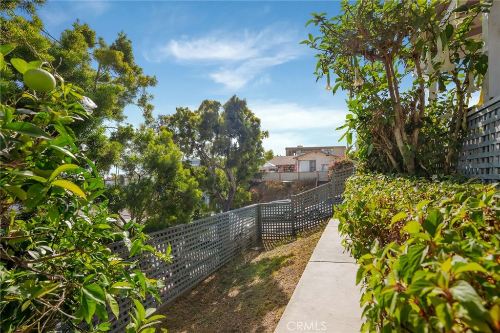 217 Wave Street, Laguna Beach CA 92651 - photo 17