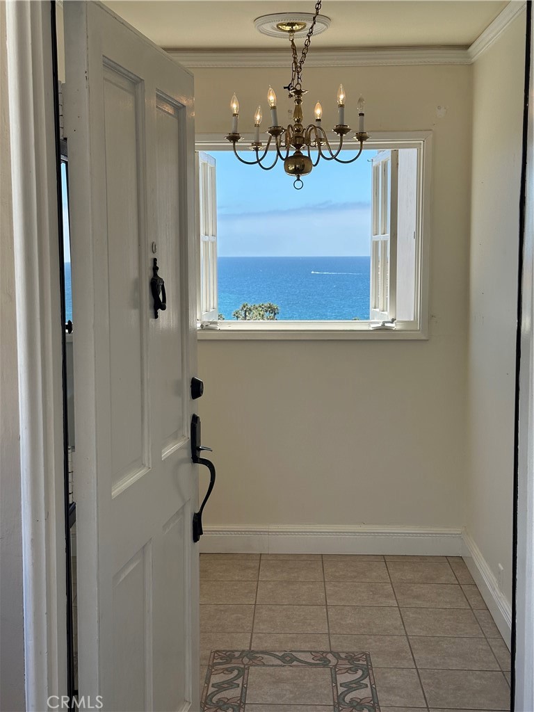Open your front door to a captivating ocean view. - 21712 # 2 Wesley Drive, Laguna Beach CA 92651 - photo 4