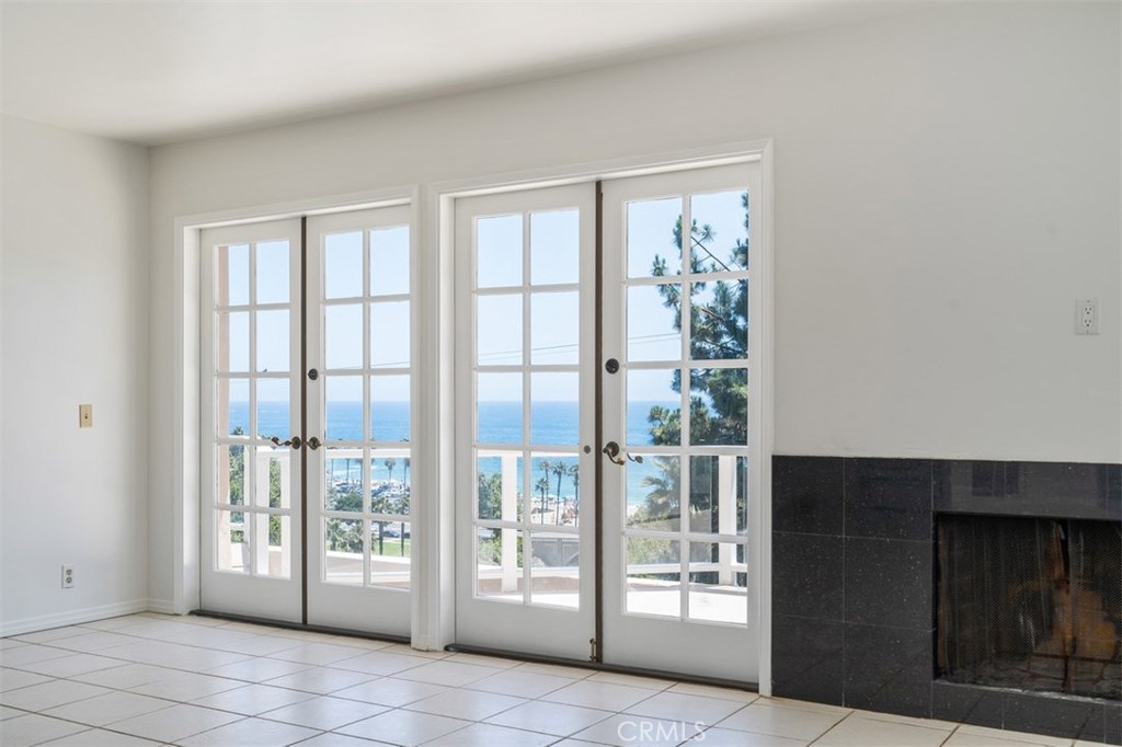 21712 Wesley Drive 5, Laguna Beach CA 92651 - photo 1