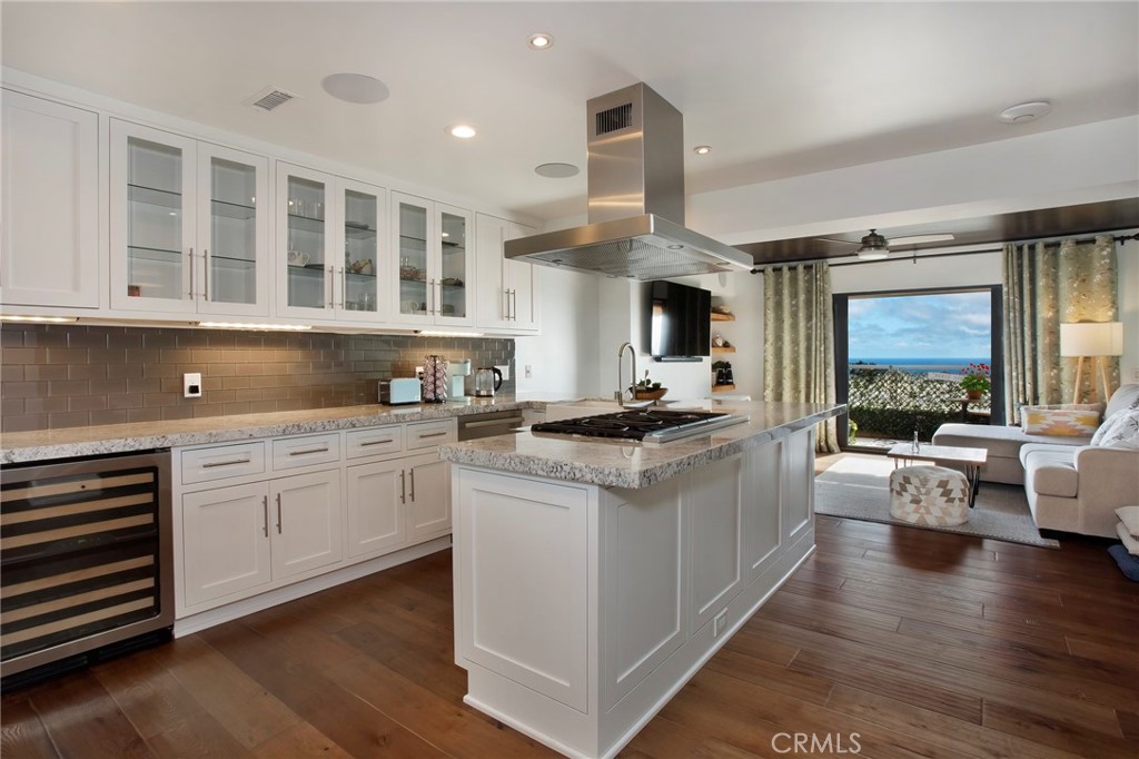 High-end island-style kitchen looking out towards ocean - 21783 Ocean Vista Drive, Laguna Beach CA 92651 - photo 1