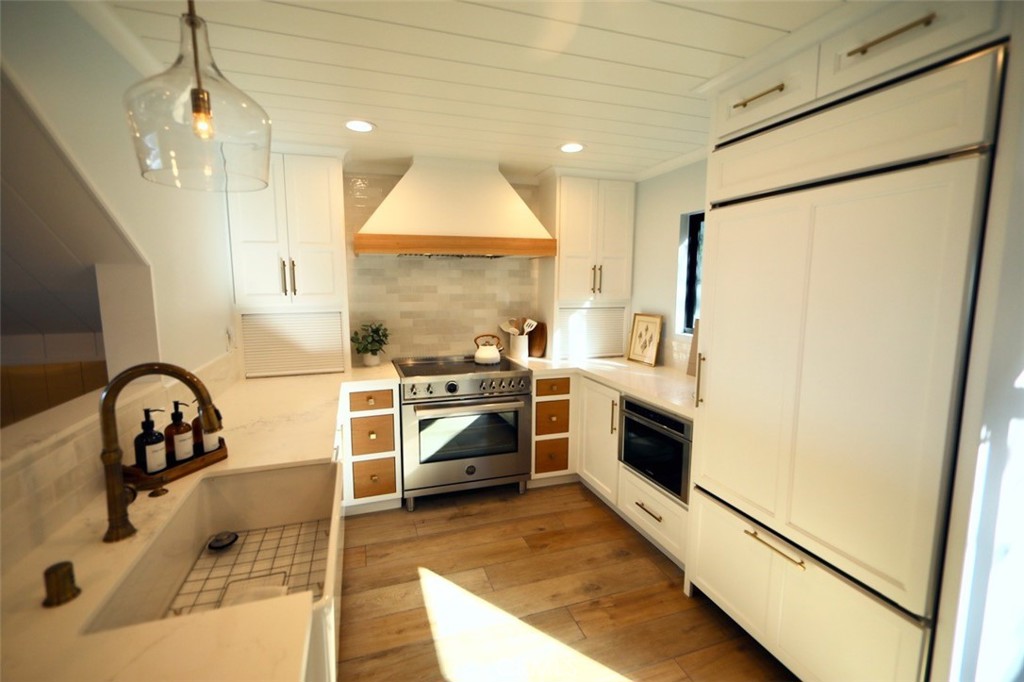 KITCHEN - 22 Blue Lagoon, Laguna Beach CA 92651 - photo 6