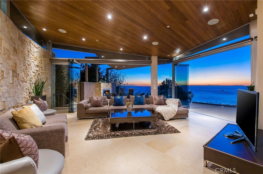 2209 Crestview Place, Laguna Beach CA 92651 - photo 5