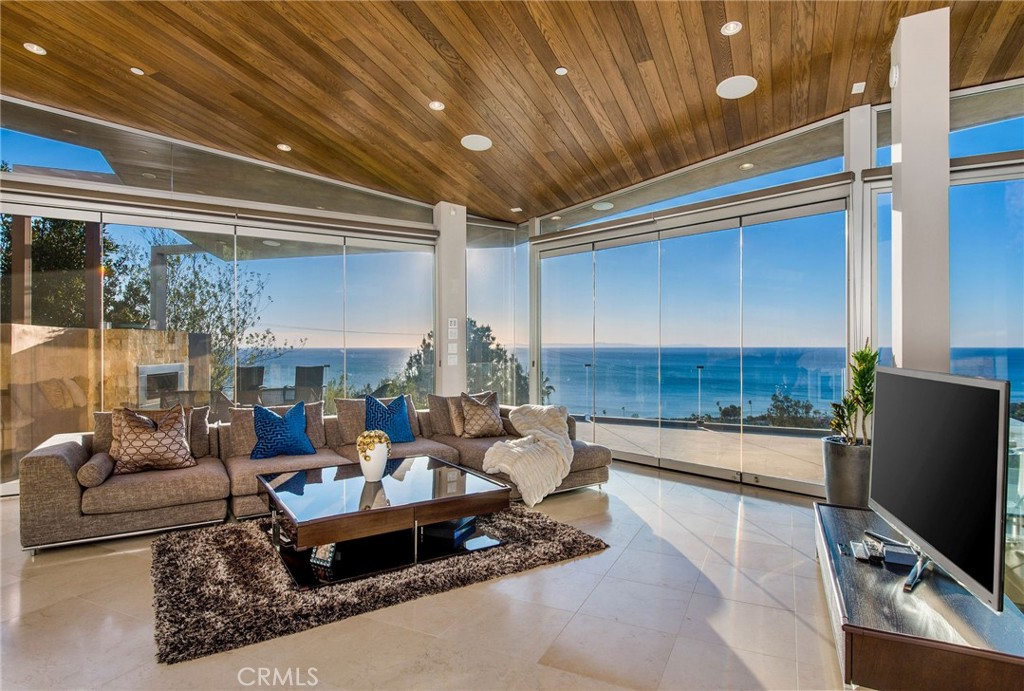 2209 Crestview Place, Laguna Beach CA 92651 - photo 11