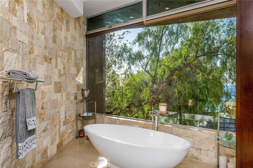 2209 Crestview Place, Laguna Beach CA 92651 - photo 16