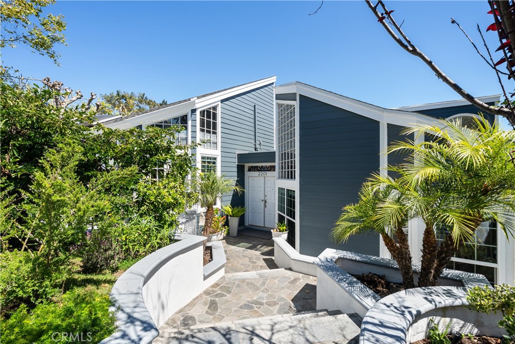 Facing Hillview Drive - 2210 Bridge, Laguna Beach CA 92651 - photo 2