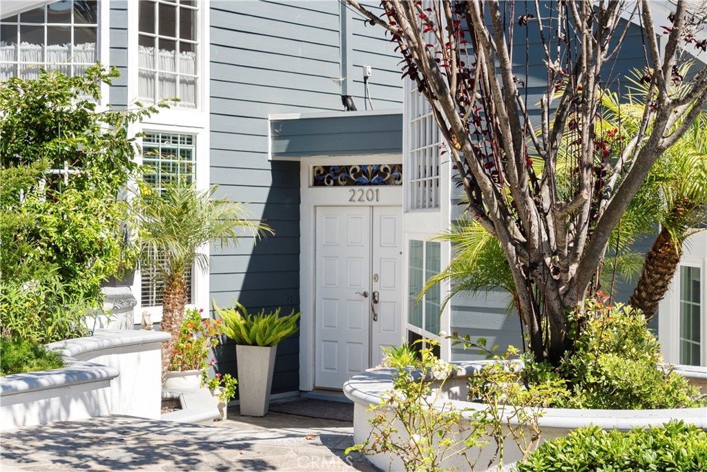 Front entry - 2210 Bridge, Laguna Beach CA 92651 - photo 4