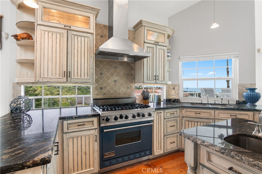 Viking appliances - 2210 Bridge, Laguna Beach CA 92651 - photo 14