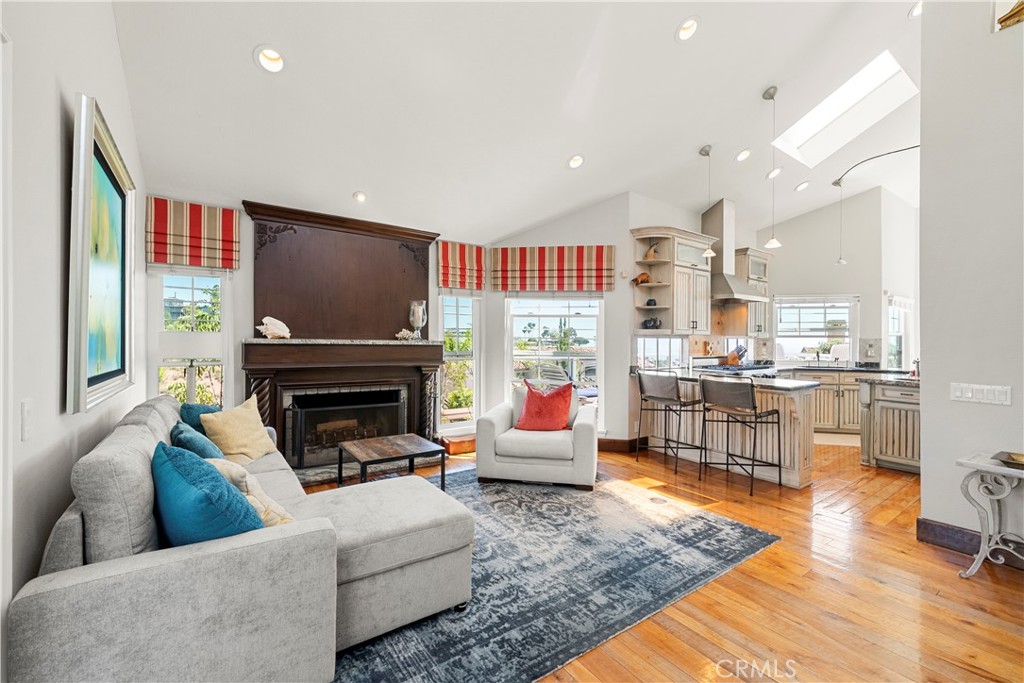 Familyroom with view to the kitchen - 2210 Bridge, Laguna Beach CA 92651 - photo 24