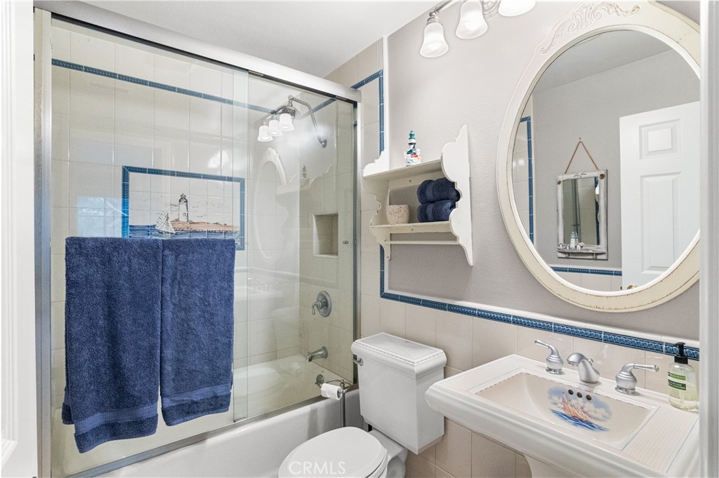 Full bath for secondary bedrooms. - 2210 Bridge, Laguna Beach CA 92651 - photo 30