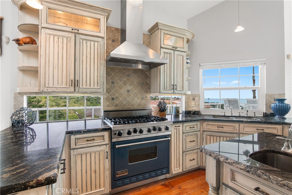 Viking appliances - 2210 Bridge, Laguna Beach CA 92651 - photo 25