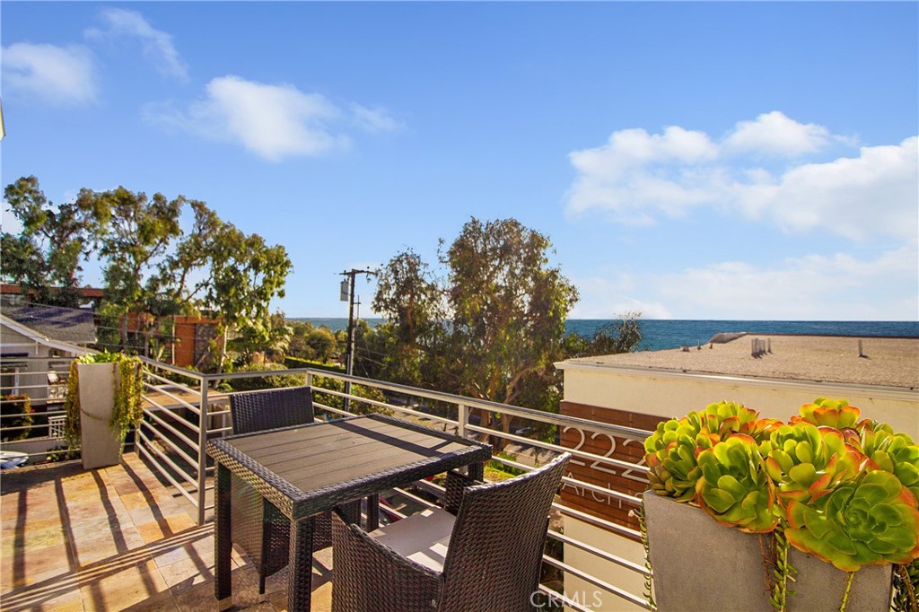 222 Arch Street 11, Laguna Beach CA 92651 - photo 1