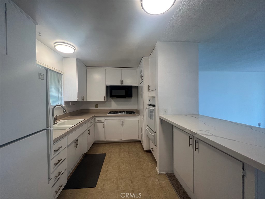 2225 Glenneyre Street 5, Laguna Beach CA 92651 - photo 1