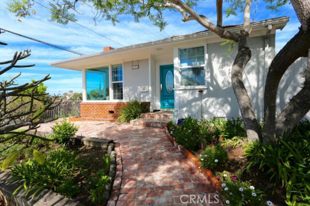 CHARMING NORTH LAGUNA COTTAGE, WALKING DISTANCE TO PCH, CRESCENT BAY, HEISLER PARK, AND EVEN DOWNTOWN. - 224 Viejo Street, Laguna Beach CA 92651 - photo 1