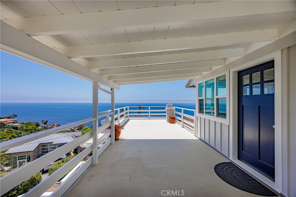 2260 Crestview Drive B, Laguna Beach CA 92651 - photo 1