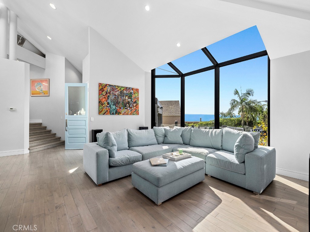 Bright, open and inviting, this classic contemporary residence. - 2265 Bridge Road, Laguna Beach CA 92651 - photo 1