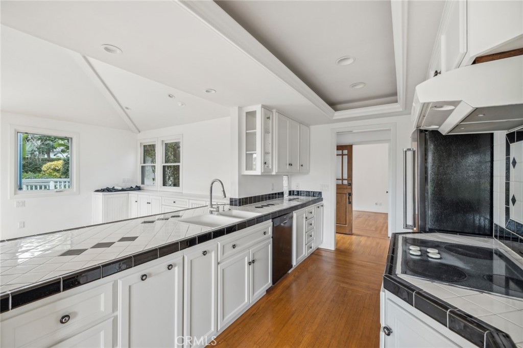Kitchen and family room - 227 Ledroit Street, Laguna Beach CA 92651 - photo 5