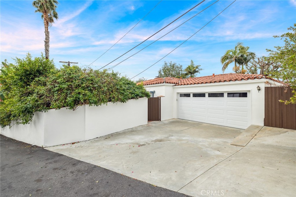 Driveway parking - 227 Ledroit Street, Laguna Beach CA 92651 - photo 24