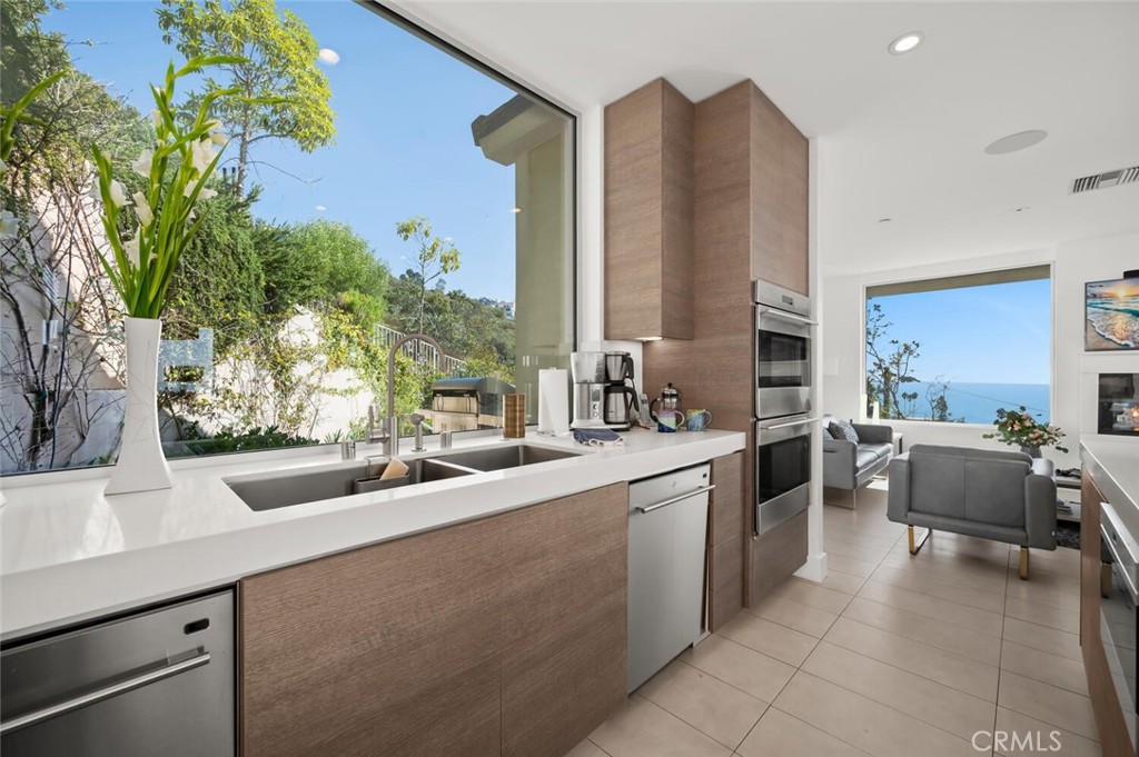 2300 Crestview, Laguna Beach CA 92651 - photo 15