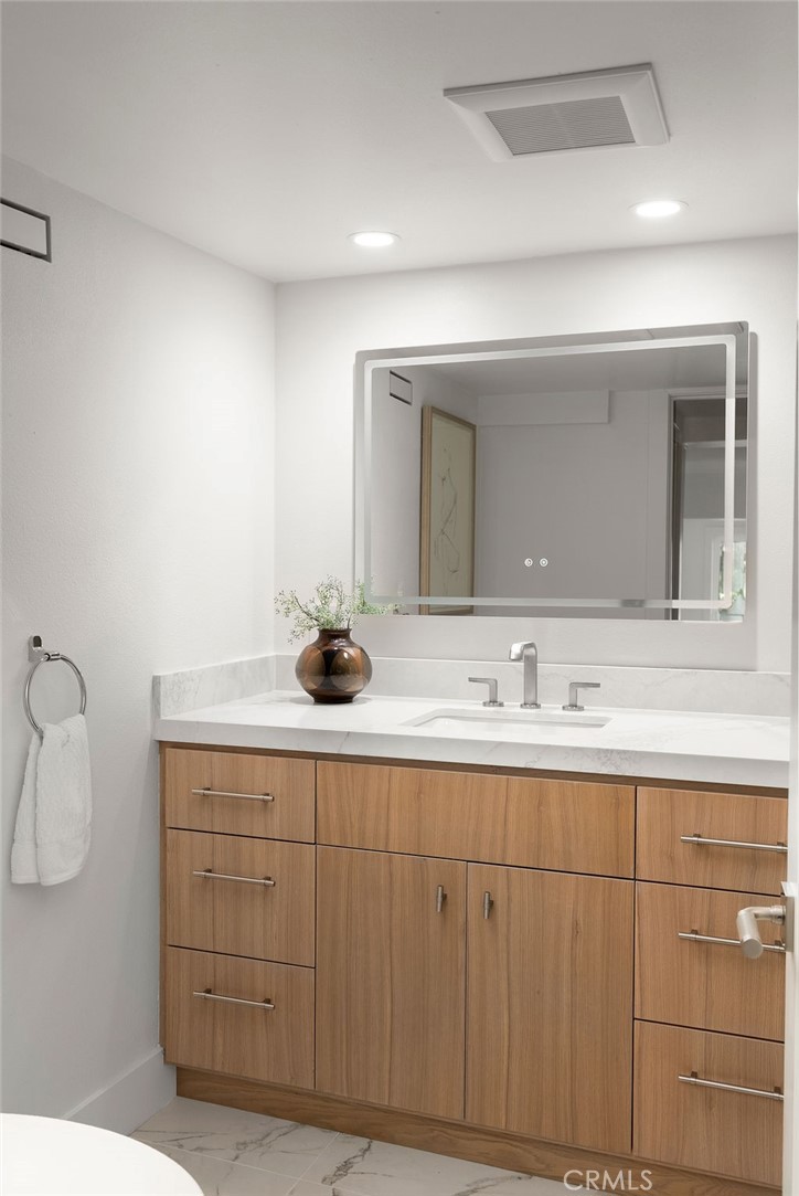 En Suite Bathroom - 2315 Hillview, Laguna Beach CA 92651 - photo 32