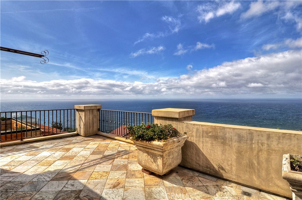 2320 Crestview Drive, Laguna Beach CA 92651 - photo 1