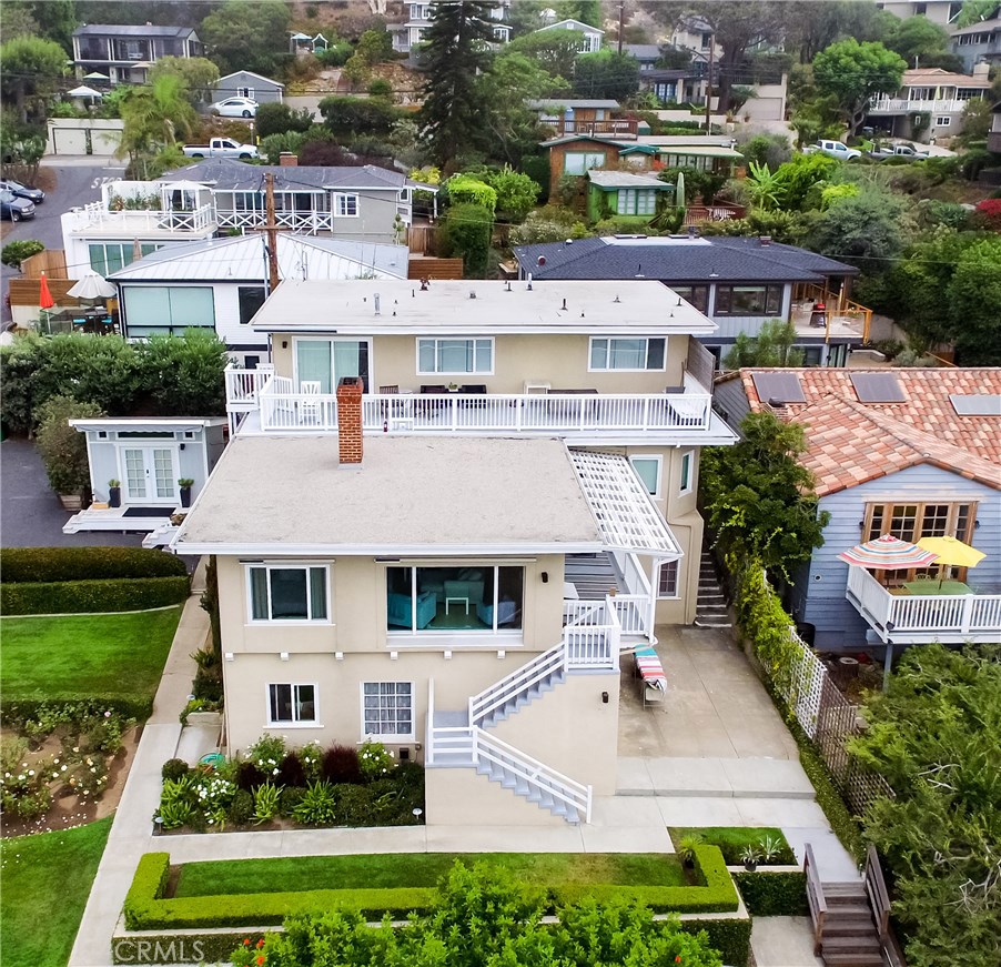 Meticulously maintained and cared for in Woods Cove Laguna Beach. - 2324 S Coast Hwy, Laguna Beach CA 92651 - photo 1