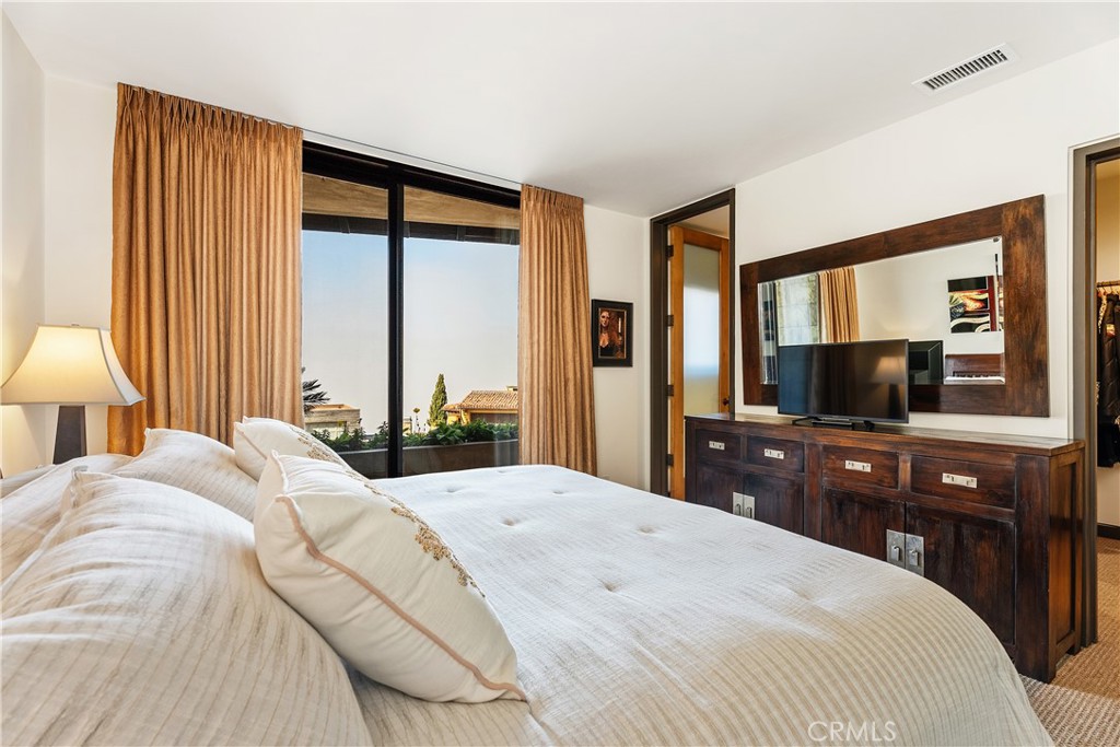 2378 Crestview Drive, Laguna Beach CA 92651 - photo 10