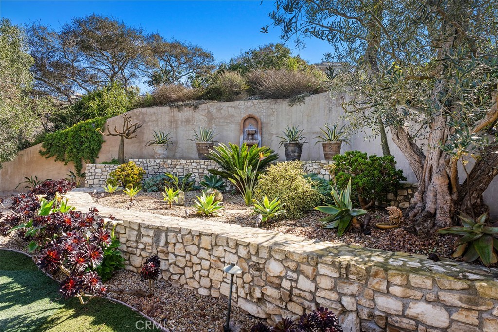 2378 Crestview Drive, Laguna Beach CA 92651 - photo 48